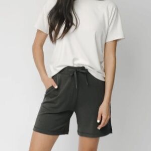 NWT Cozy Earth Ultra-Soft Bamboo Mid-Length Shorts. - Charcoal Size Medium